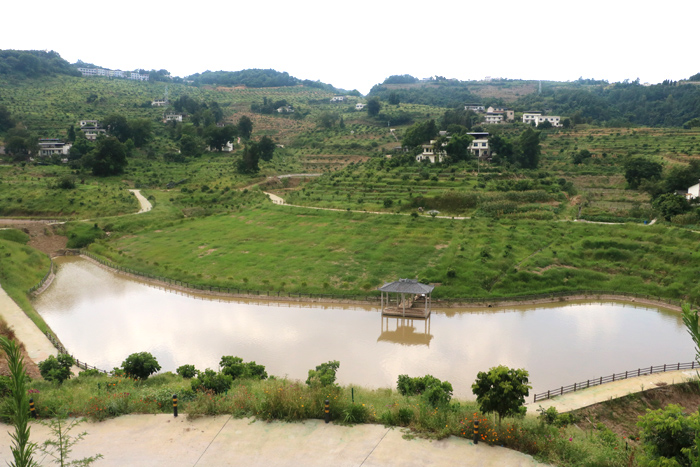 游客朋友们，维护园区环境，人人有责！